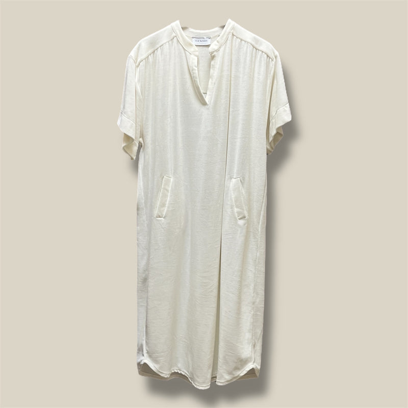 ecru-dames-velour-maxi-jurk-met-v-hals-osana-van-love-sundaily-she-stories-gwen
