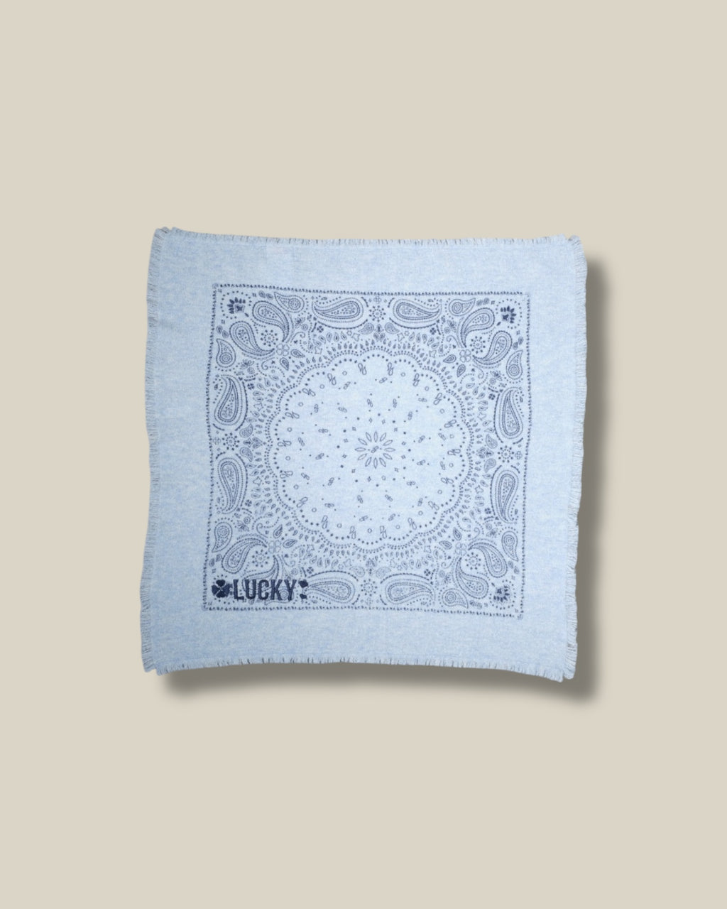 blauwe-dames-bandana-van-wol-met-franjes-en-borduursels-lucky-van-ma-petite-capsule-she-stories-gwen
