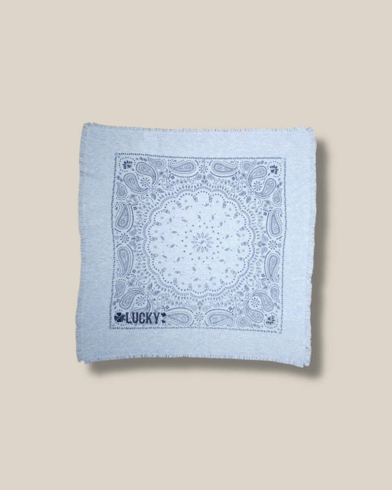 blauwe-dames-bandana-van-wol-met-franjes-en-borduursels-lucky-van-ma-petite-capsule-she-stories-gwen
