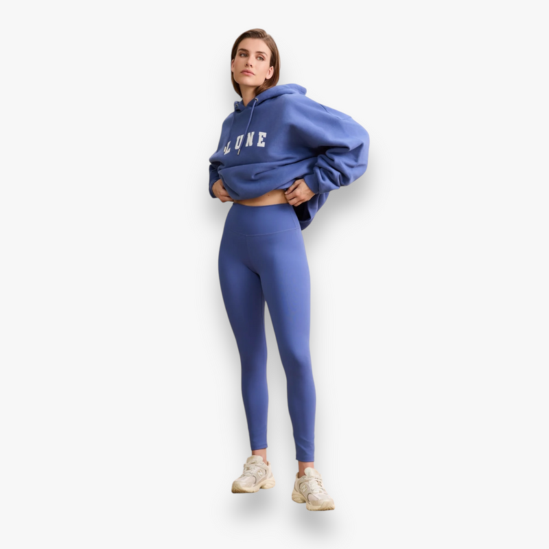 steel-blue-dames-oversized-hoodie-met-logo-capuchon-verlaagde-schouders-zoe-van-lune-she-stories-gwen