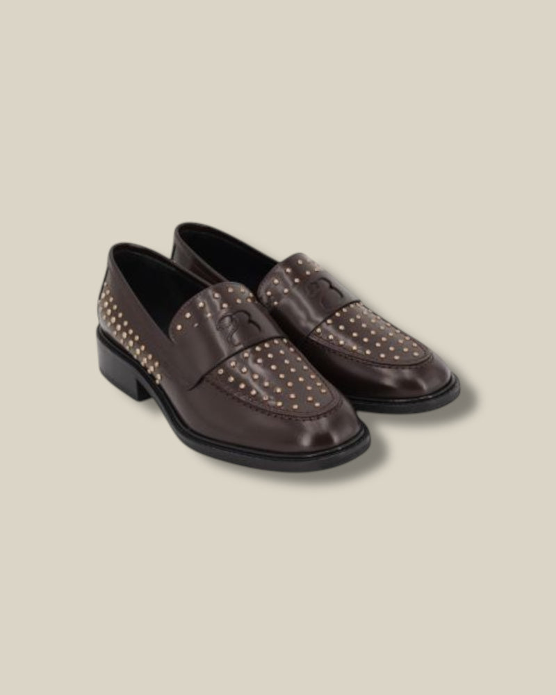 chocolat-spazzolato-dames-loafers-met-studs-ronde-neus-crystal-van-march23-she-stories-gwen