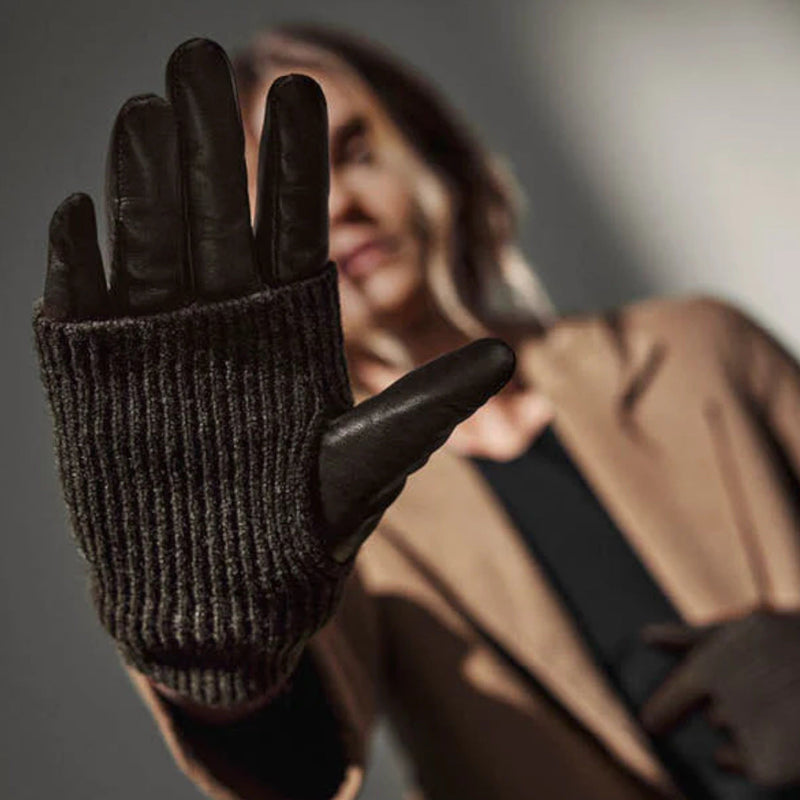 donker-bruine-leren-dames-handschoenen-met-wollen-acryl-voering-hellymbg-van-markberg-she-stories-gwen