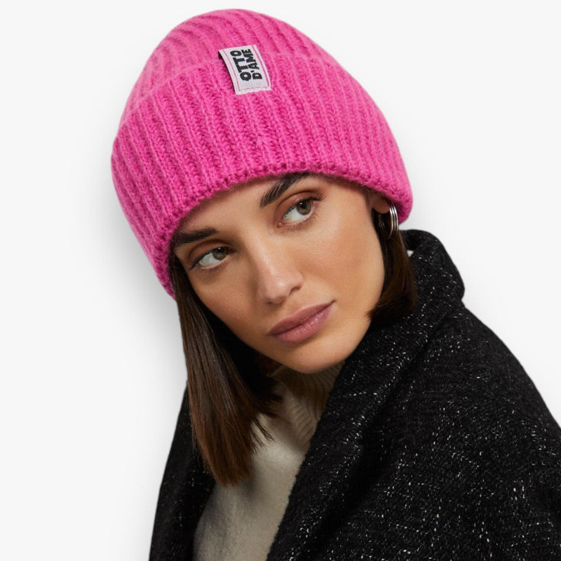 roze-dames-beanie-muts-met-rib-revers-logo-van-mohairmix-van-ottodame-she-stories-gwen