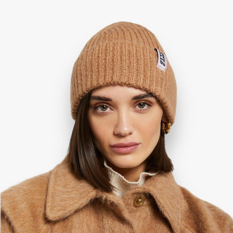 camel-dames-beanie-muts-met-rib-revers-logo-van-mohairmix-van-ottodame-she-stories-gwen