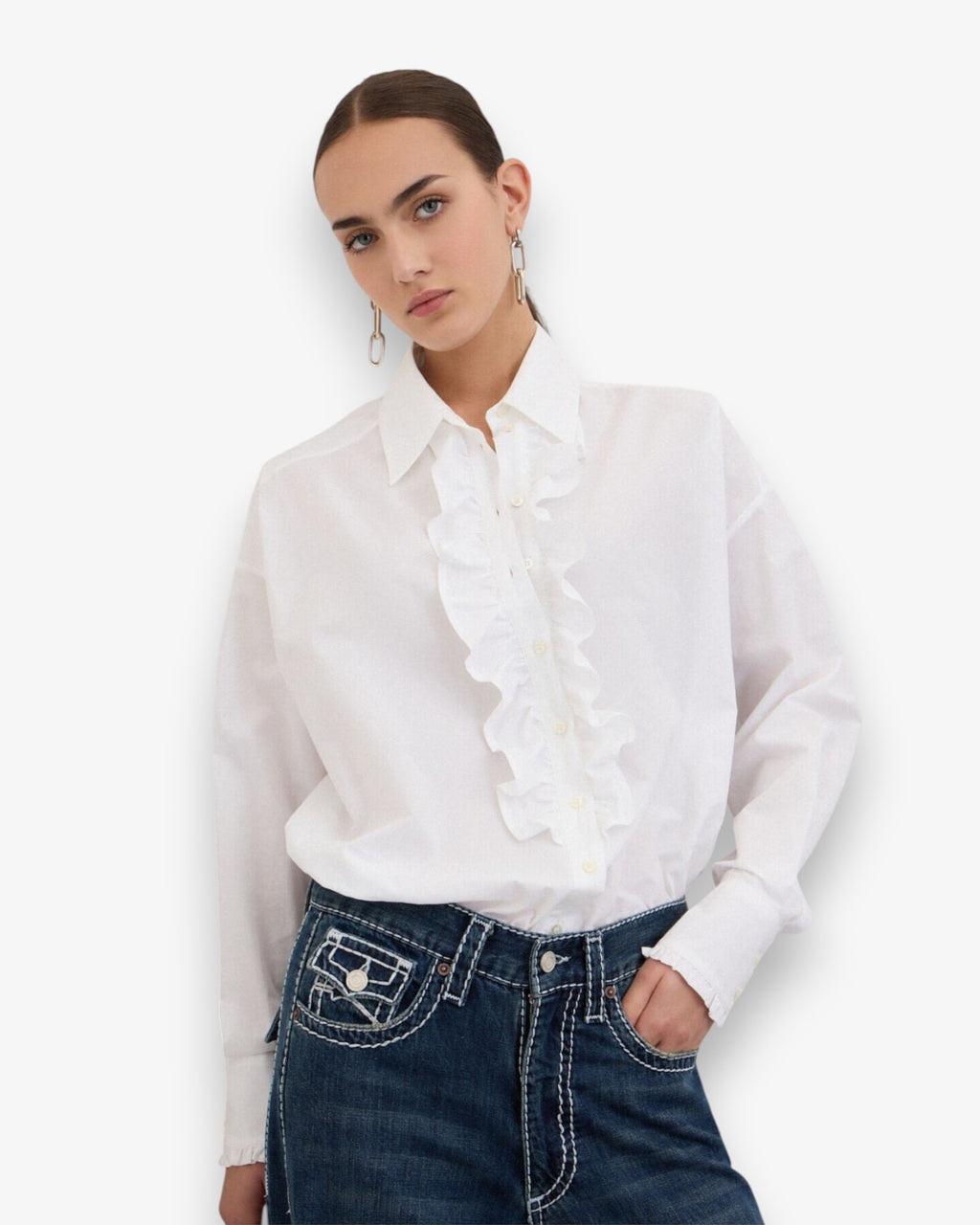 witte-dames-blouse-met-ruches-kraag-oversized-van-ottodame-she-stories-gwen-leidschendam
