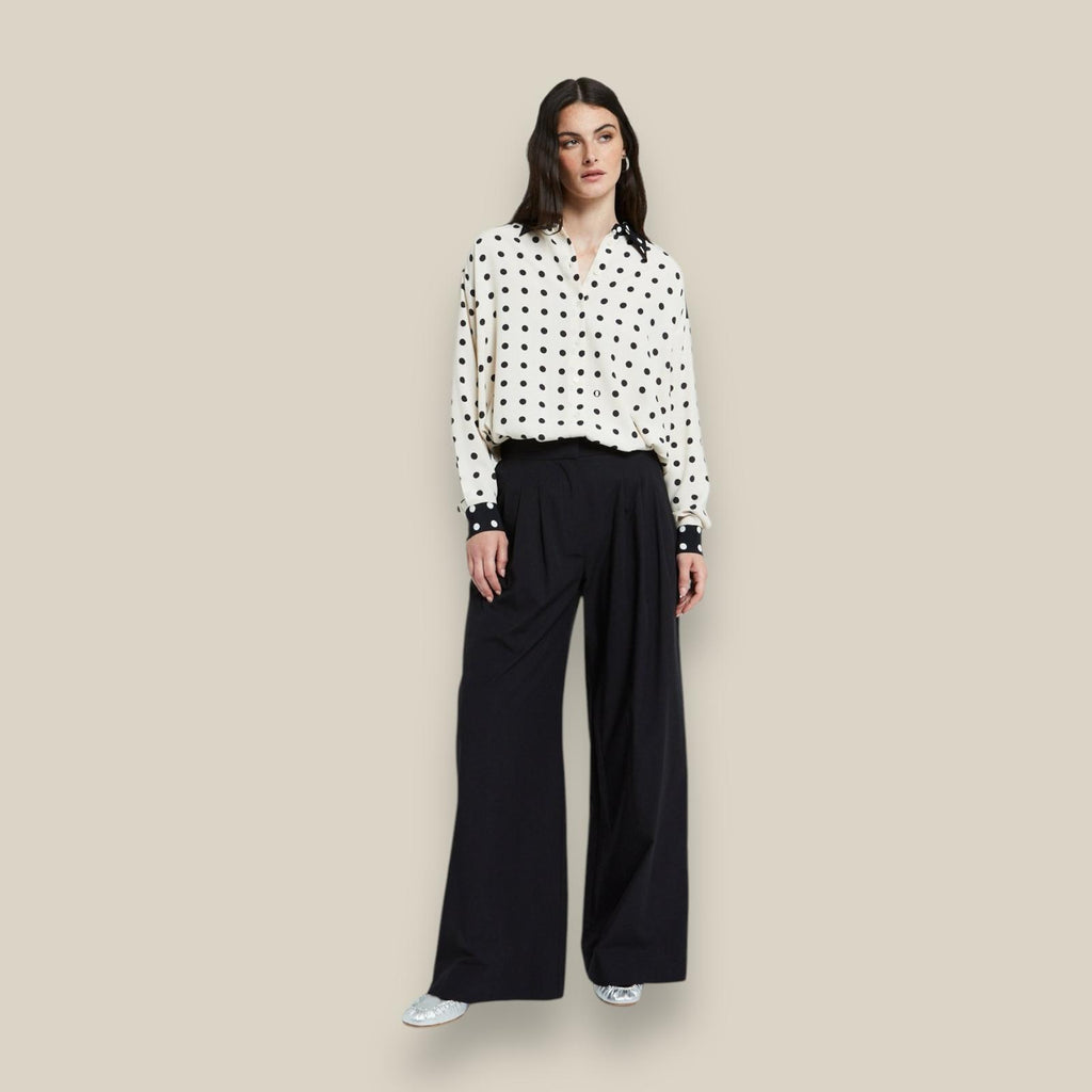 zwarte-dames-pantalon-palazzo-met-wijde-pijpen-plooien-van-popeline-van-ottodame-she-stories-gwen