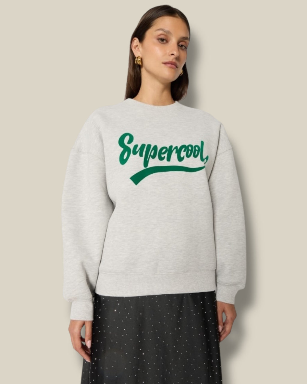 grey-melange-dames-sweatshirt-met-oversized-pasvorm-ronde-hals-print-supercool-van-berenice-she-stories-gwen