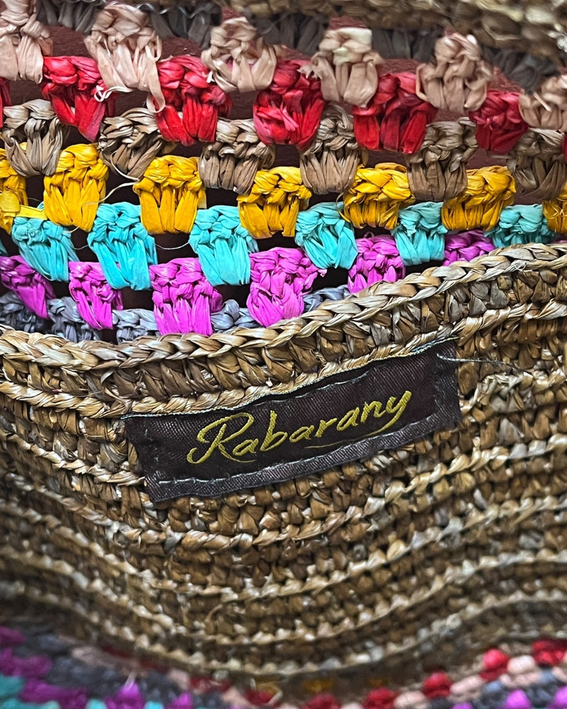 bruine-dames-handtas-met-hengsel-van-raffia-tsara-van-rabarany-she-stories-gwen