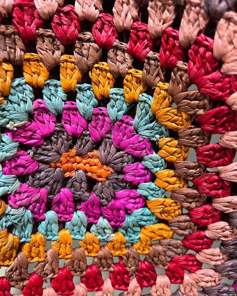 bruine-dames-handtas-met-hengsel-van-raffia-tsara-van-rabarany-she-stories-gwen