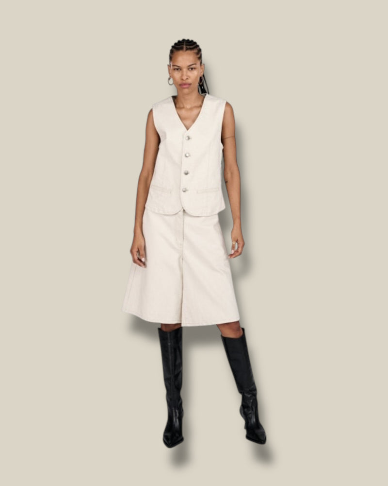 zwarte-dames-boots-van-leer-met-puntige-neus-dunne-hak-lupina-van-rabens-saloner-she-stories-gwen