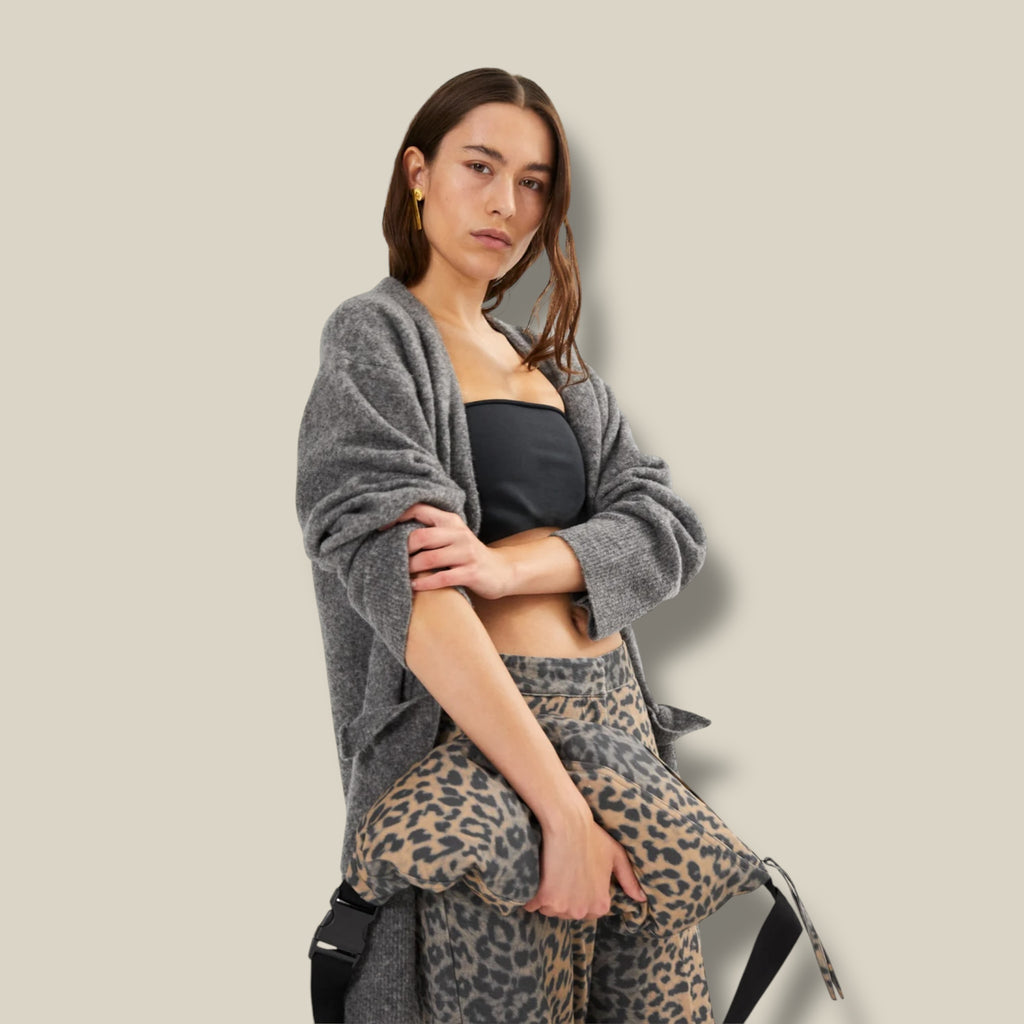 leopard-dames-printed-cross-body-bag-mona-van-rabens-saloner-she-stories-gwen