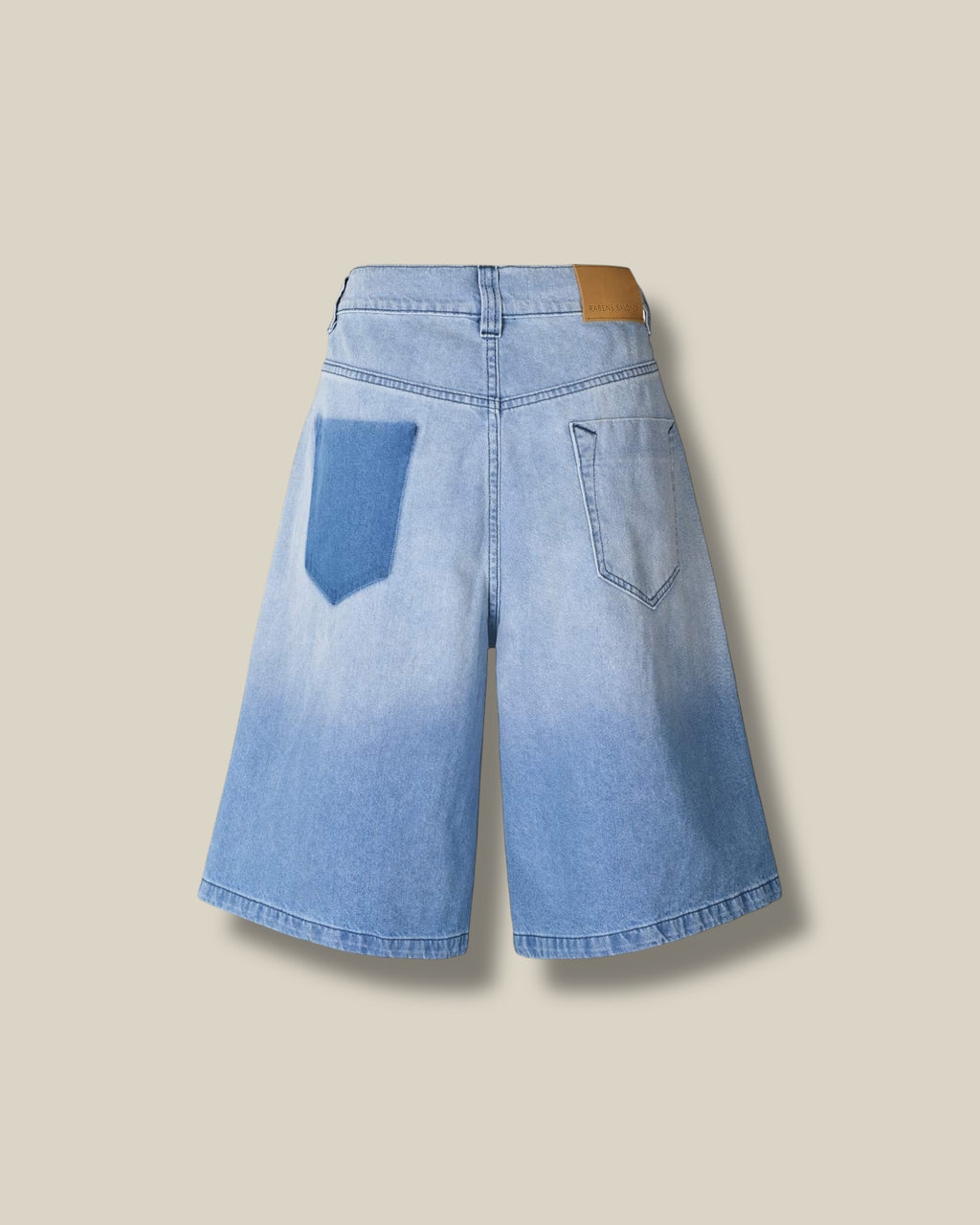 light-blue-dames-denim-shorts-raha-van-rabens-saloner-she-stories-gwen