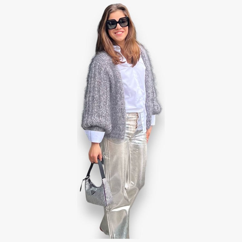 antracite-silver-handgebreid-dames-vest-met-lange-ballonmouwen-mohair-wol-stevie-van-studio-lavendel-she-stories-gwen