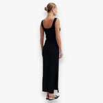 zwarte-dames-maxi-jurk-geribbeld-met-v-hals-slanke-fit-como-van-second-female-she-stories-gwen