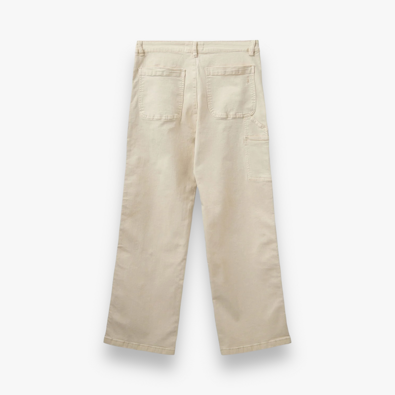 off-white-dames-baggy-cargo-pants-met-zijzakken-van-sofie-schnoor-she-stories-gwen