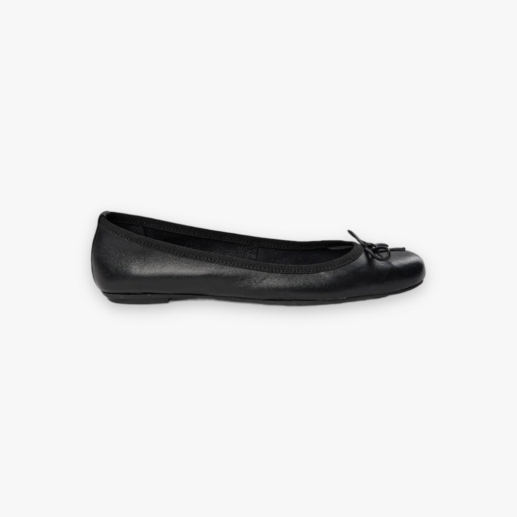 zwarte-leren-dames-ballerina's-met-strikdetail-van-sofie-schnoor-she-stories-gwen