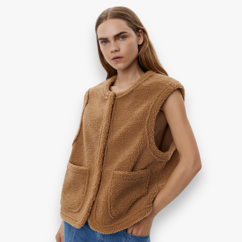 camel-dames-teddy-vest-met-ronde-hals-mouwloos-zakken-morgan-van-sofie-schnoor-she-stories-gwen