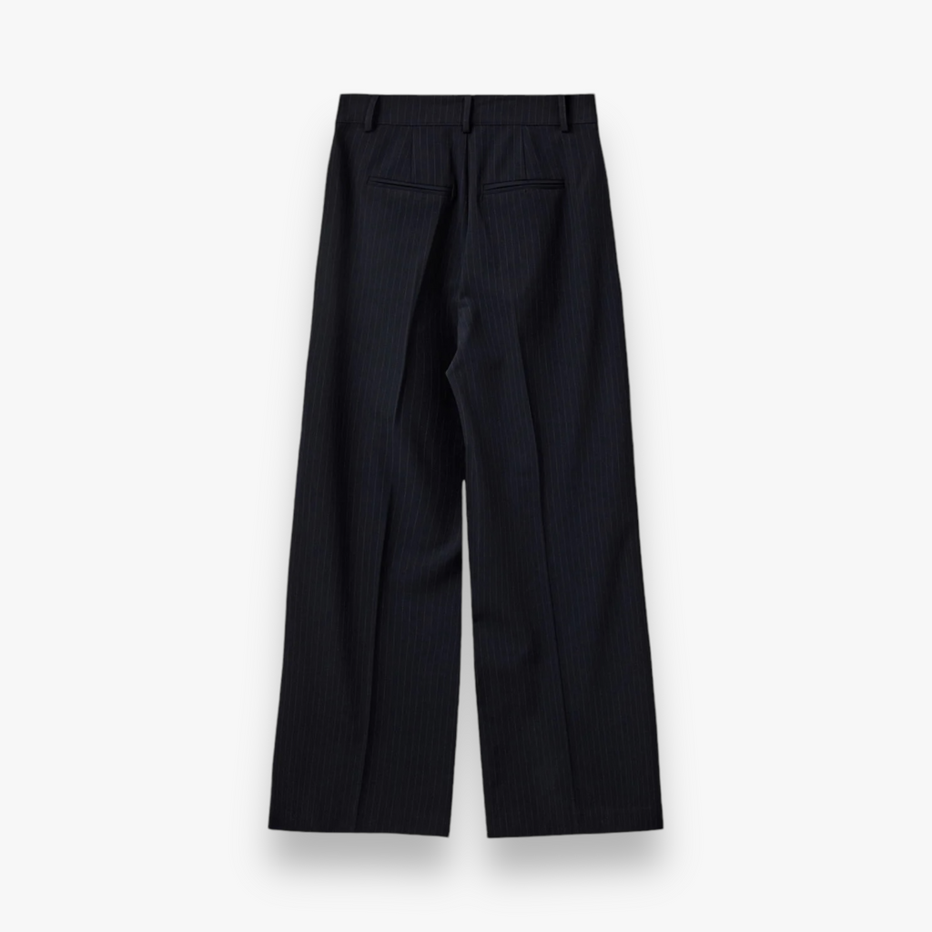 navy-dames-gestreepte-pantalon-met-plooien-wijde-pijpen-vivia-van-sofie-schnoor-she-stories-gwen