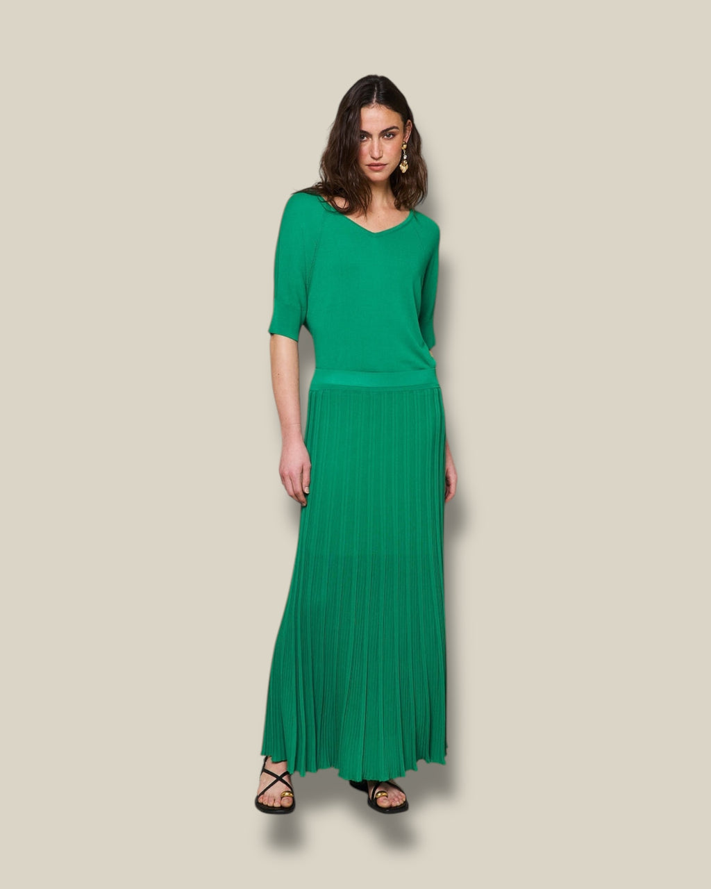 groene-dames-geplooide-maxi-rok-van-rayon-enola-van-stella-forest-she-stories-gwen