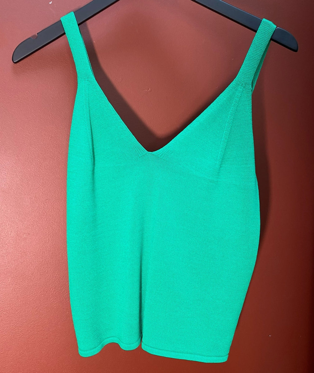 groene-dames-tanktop-met-straps-van-rayon-enola-van-stella-forest-she-stories-gwen