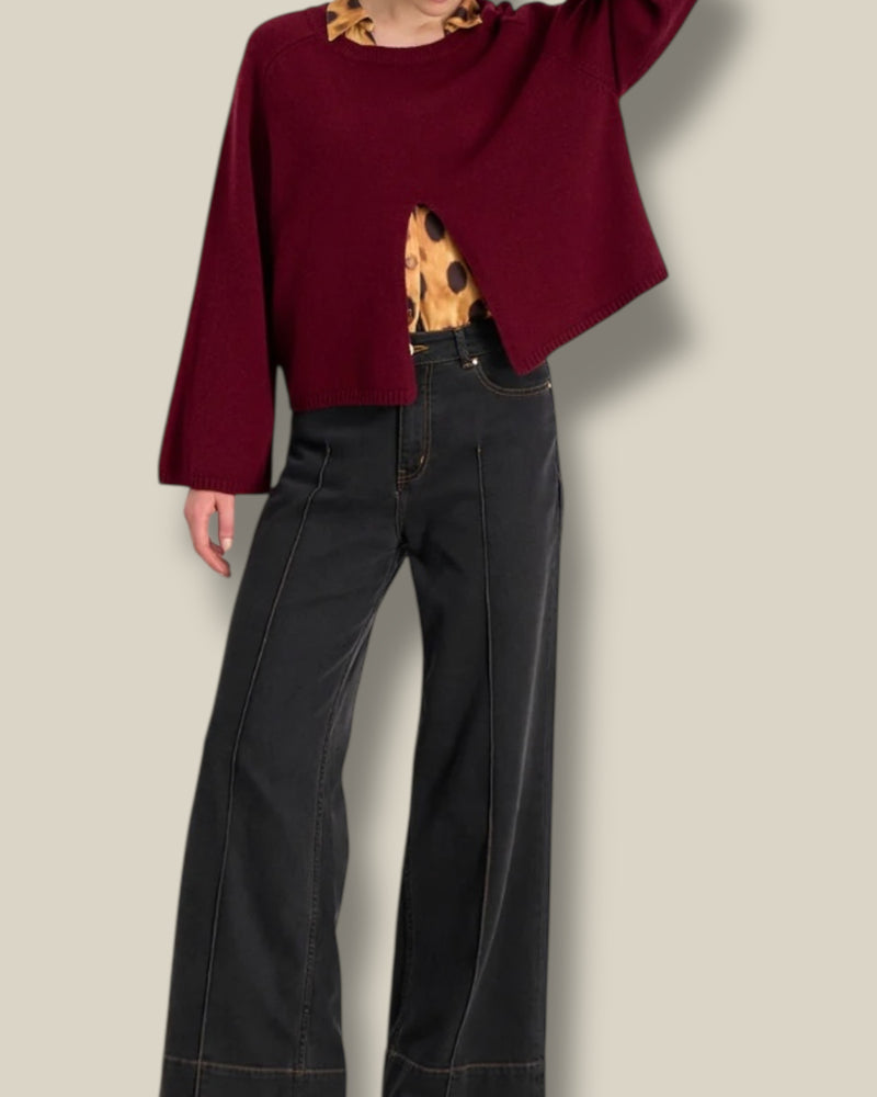 bordeaux-dames-trui-met-raglanmouwen-boothals-split-rib-van-merino-wol-hilda-van-stella-forest-she-stories-gwen