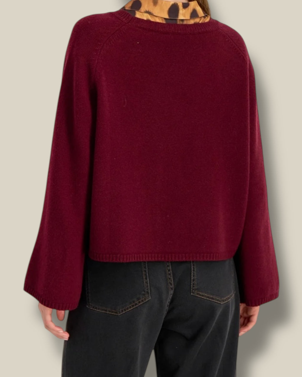 bordeaux-dames-trui-met-raglanmouwen-boothals-split-rib-van-merino-wol-hilda-van-stella-forest-she-stories-gwen