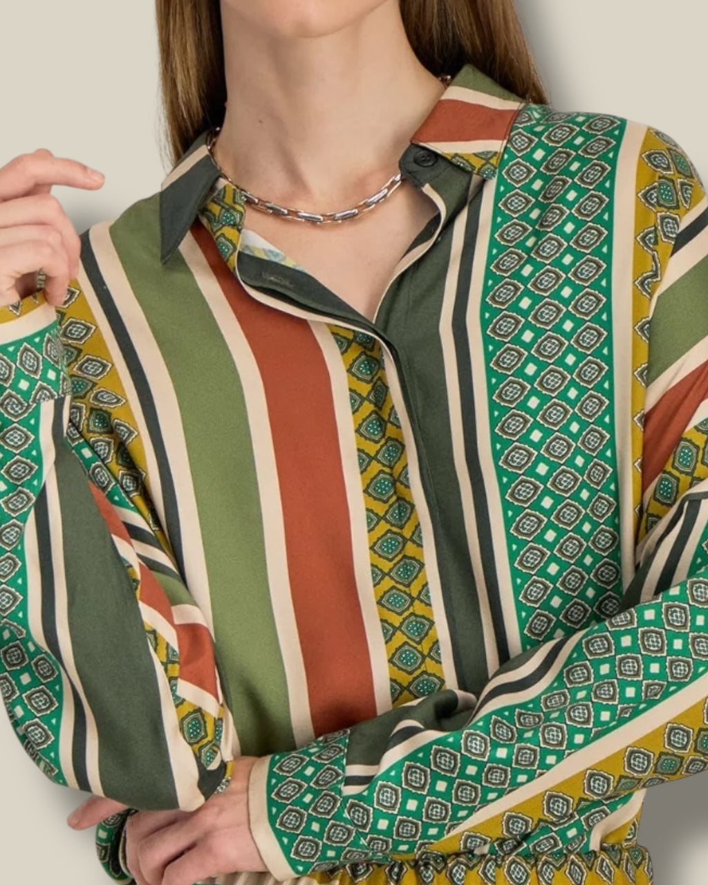 multicolor-dames-blouse-met-rechte-snit-kraag-verlaagde-mouwen-neria-van-stella-forest-she-stories-gwen