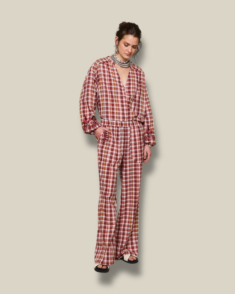 bordeaux-dames-pyjamabroek-pantalon-geborduurd-geruit-petra-van-stella-forest-she-stories-gwen