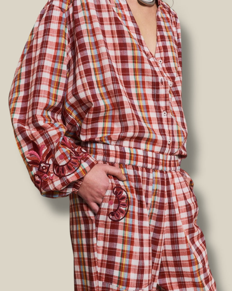 bordeaux-dames-pyjamabroek-pantalon-geborduurd-geruit-petra-van-stella-forest-she-stories-gwen