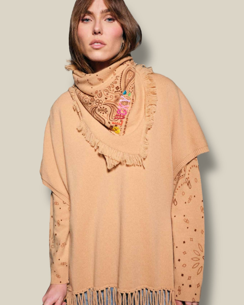 camel-dames-poncho-met-ronde-hals-korte-mouwen-franjes-texas-van-ma-petite-capsule-she-stories-gwen