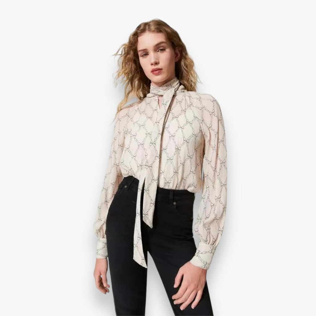 white-cream-tie-printed-dames-blouse-met-strik-lange-mouwen-crepe-van-twinset-milano-she-stories-gwen