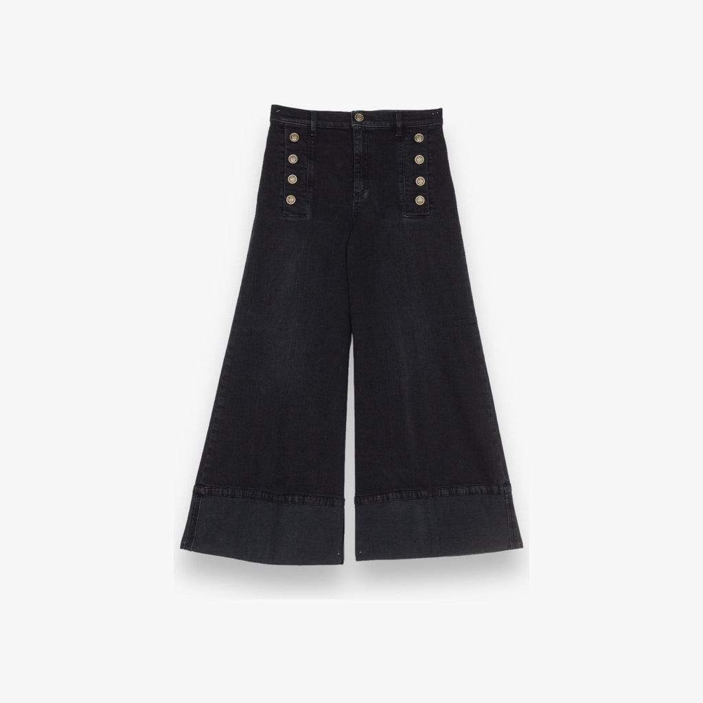black-denim-dames-jeans-met-maxi-omslag-wijd-uitlopende-pijpen-knoop-details-van-twinset-milano-she-stories-gwen