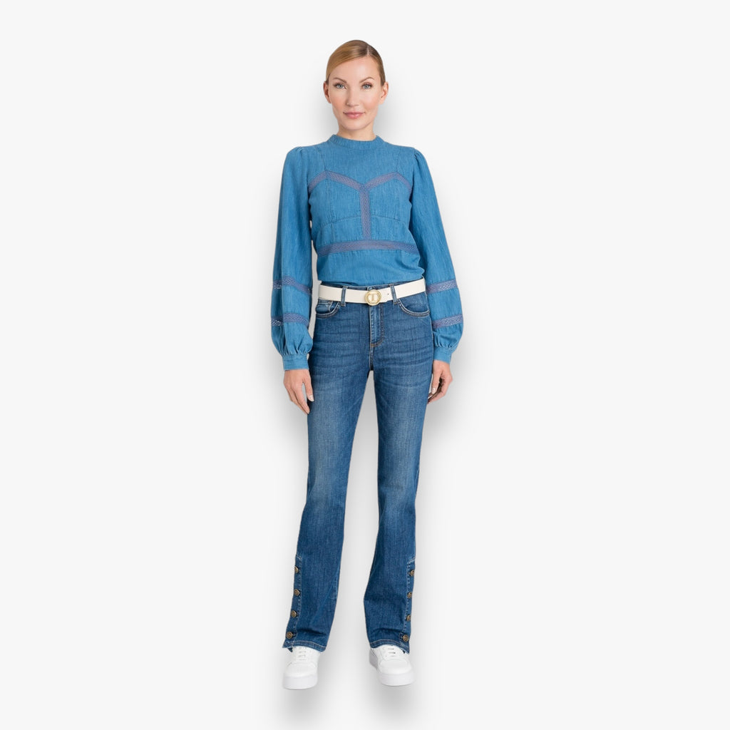 medium-blue-denim-dames-5-pocket-jeans-met-knoopdetail-op-de-pijpen-van-twinset-milano-she-stories-gwen