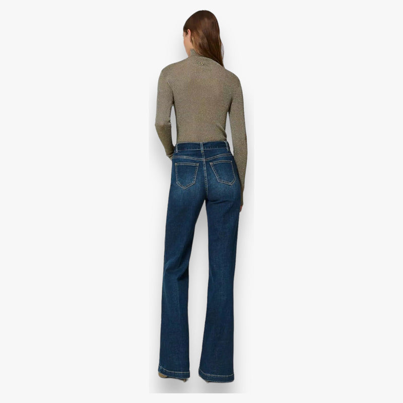 denim-blue-dames-jeans-broek-met-uitlopende-wijde-pijpen-riem-logo-5-pocket-van-twinset-milano-she-stories-gwen