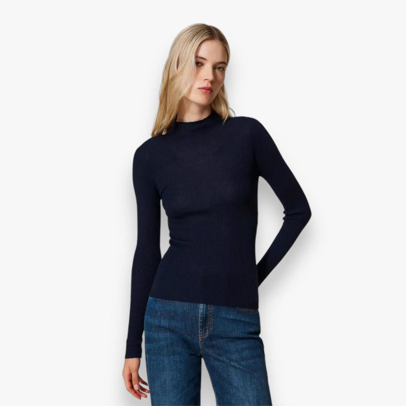 classic-blue-dames-trui-met-col-naadloos-van-wol-van-twinset-milano-she-stories-gwen