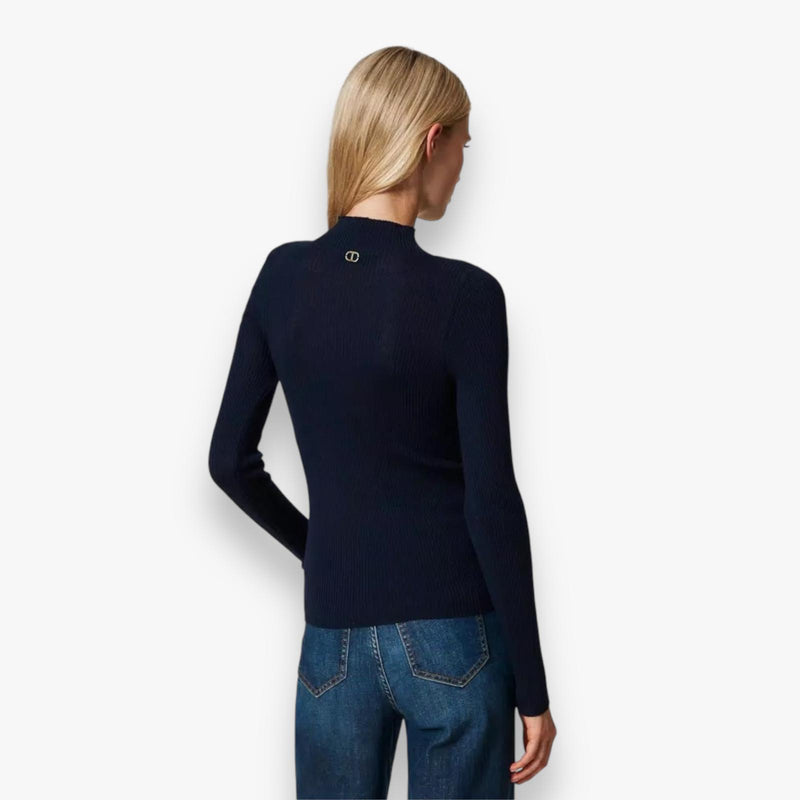classic-blue-dames-trui-met-col-naadloos-van-wol-van-twinset-milano-she-stories-gwen