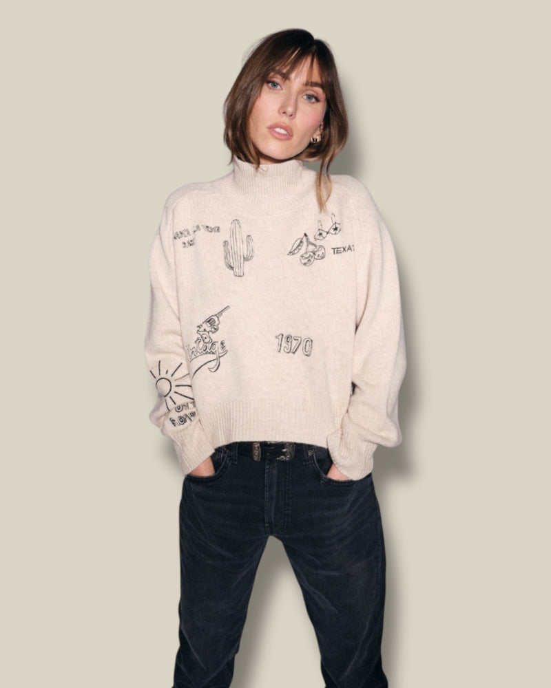 sable-zandkleurige-dames-trui-met-hoge-hals-borduursels-raglanmouwen-yee-haw-van-ma-petite-capsule-she-stories-gwen