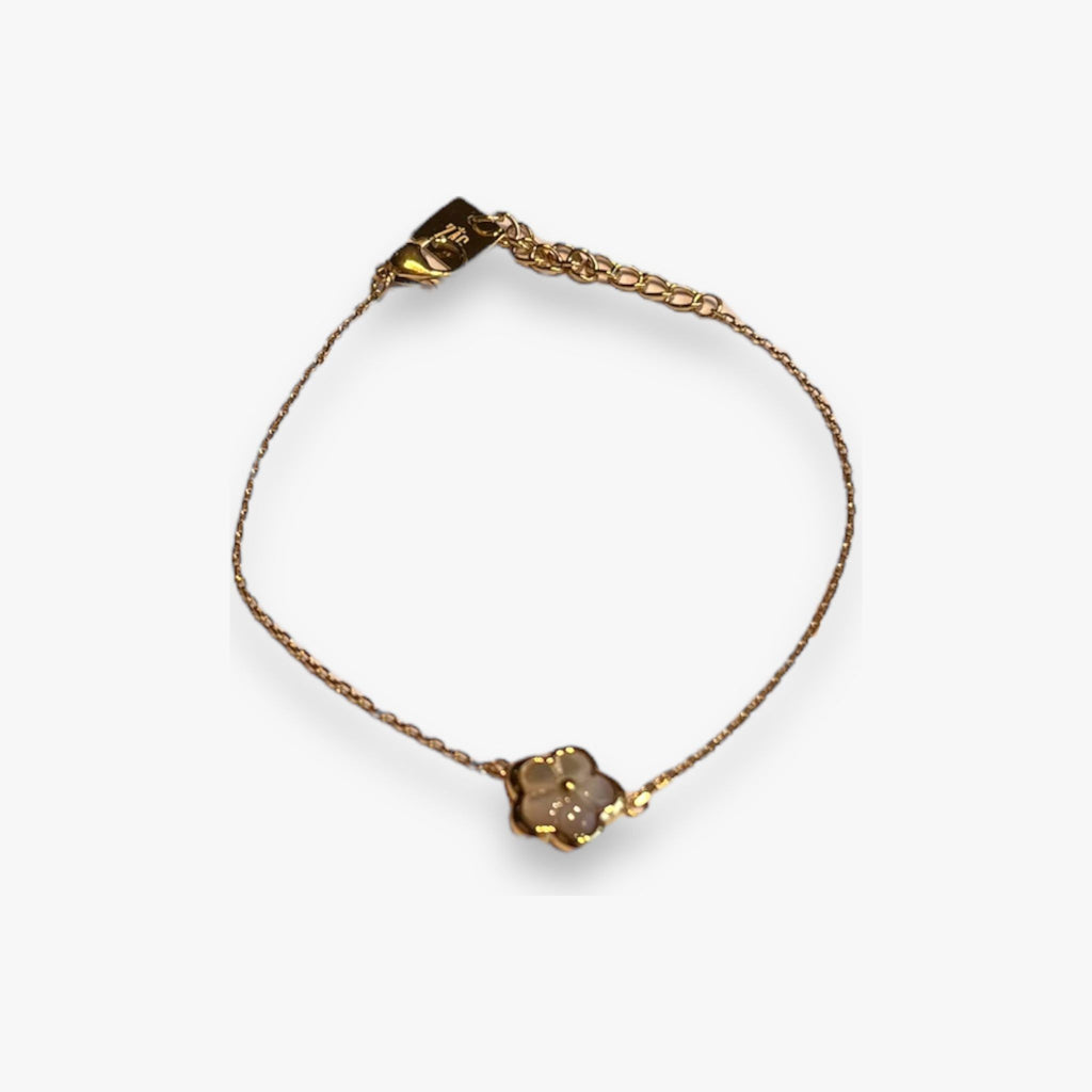 gouden-dames-armband-met-bloem-parelmoer-verguld-staal-van-zag-bijoux-she-stories-gwen