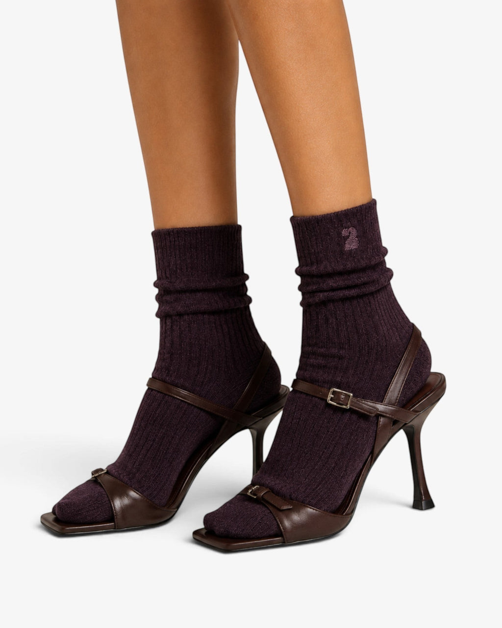 She Stories March23 Zaira 2-pack geribbelde katoenen sokken in brandy en chocolate bruin met geborduurd logo