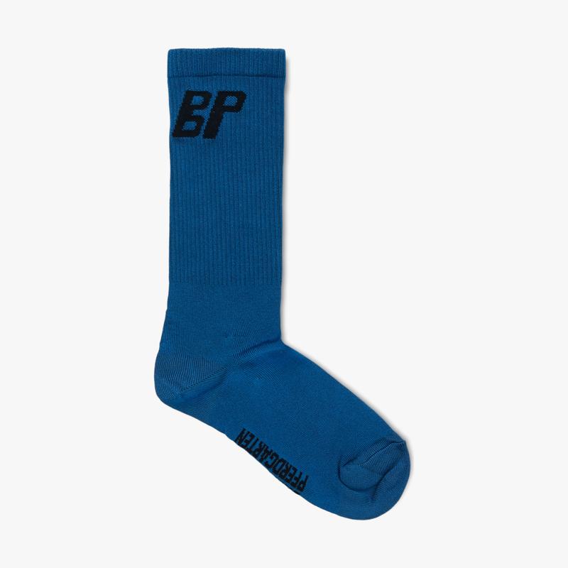blauwe-dames-sokken-enkel-ribboord-logo-lainey-van-baum-und-pferdgarten-she-stories-gwen