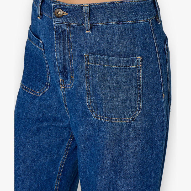blauwe-dames-jeans-spijkerbroek-high-waisted-zakken-straight-fit-lucia-van-five-paris-she-stories-gwen