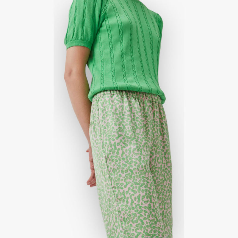 classic-green-groene-printed-dames-pantalon-met-elastische-taille-gerecycled-polyester-clarkemd-van-modstrom-she-stories-gwen