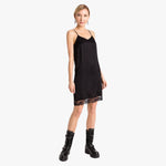 zwarte-dames-mini-jurk-satijn-v-hals-spaghettibandjes-kant-viscose-222TT2550-van-twinset-milano-she-stories-gwen