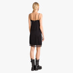 zwarte-dames-mini-jurk-satijn-v-hals-spaghettibandjes-kant-viscose-222TT2550-van-twinset-milano-she-stories-gwen