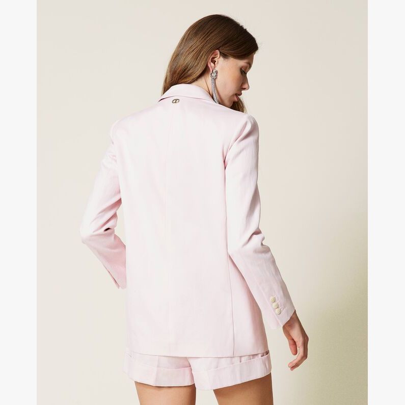 krijtroze-satijnen-dames-blazer-met-revers-lange-mouwen-221TP2651-van-twinset-milano-she-stories-gwen