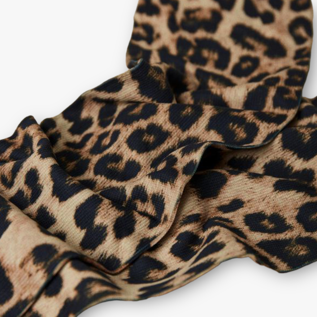 beige-zwarte-leopard-printed-dames-sokken-van-twinset-milano-she-stories-gwen
